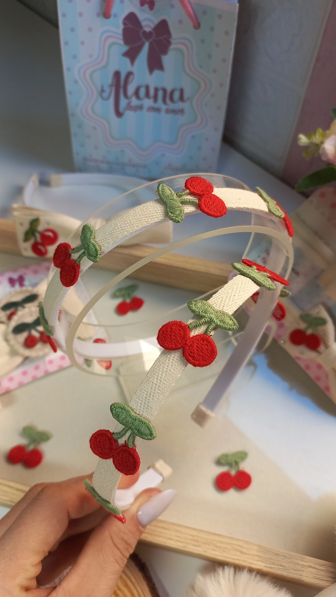 TIARA CEREJINHA