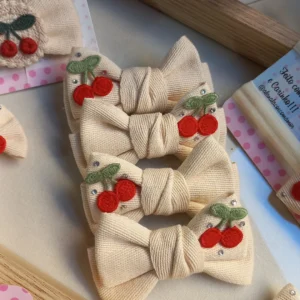 UM LACINHO CEREJA