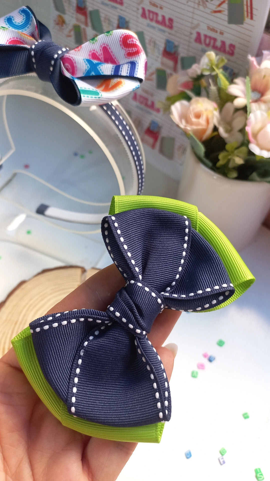 LAÇO ESCOLAR (VERDE LIMÃO E AZUL MARINHO)