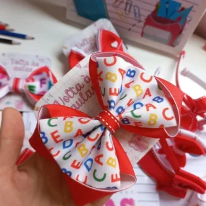 LAÇO ESCOLAR ALFABETO VERMELHO E BRANCO