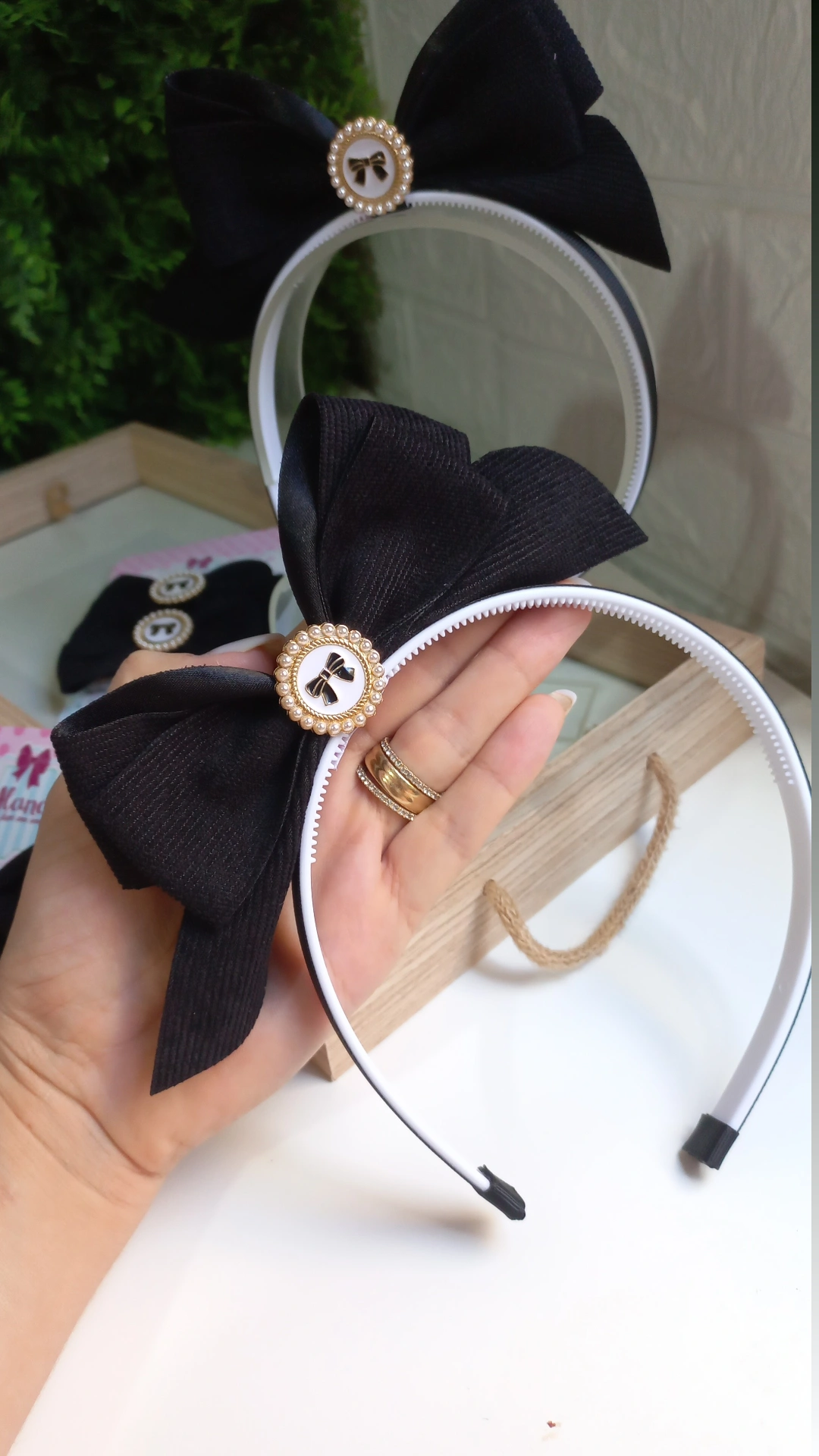 TIARA LAÇO PRETA