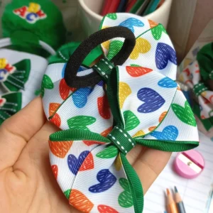 PAR DE XUXINHA CORAÇÃO ( INFORMAR A COR DO UNIFORME )