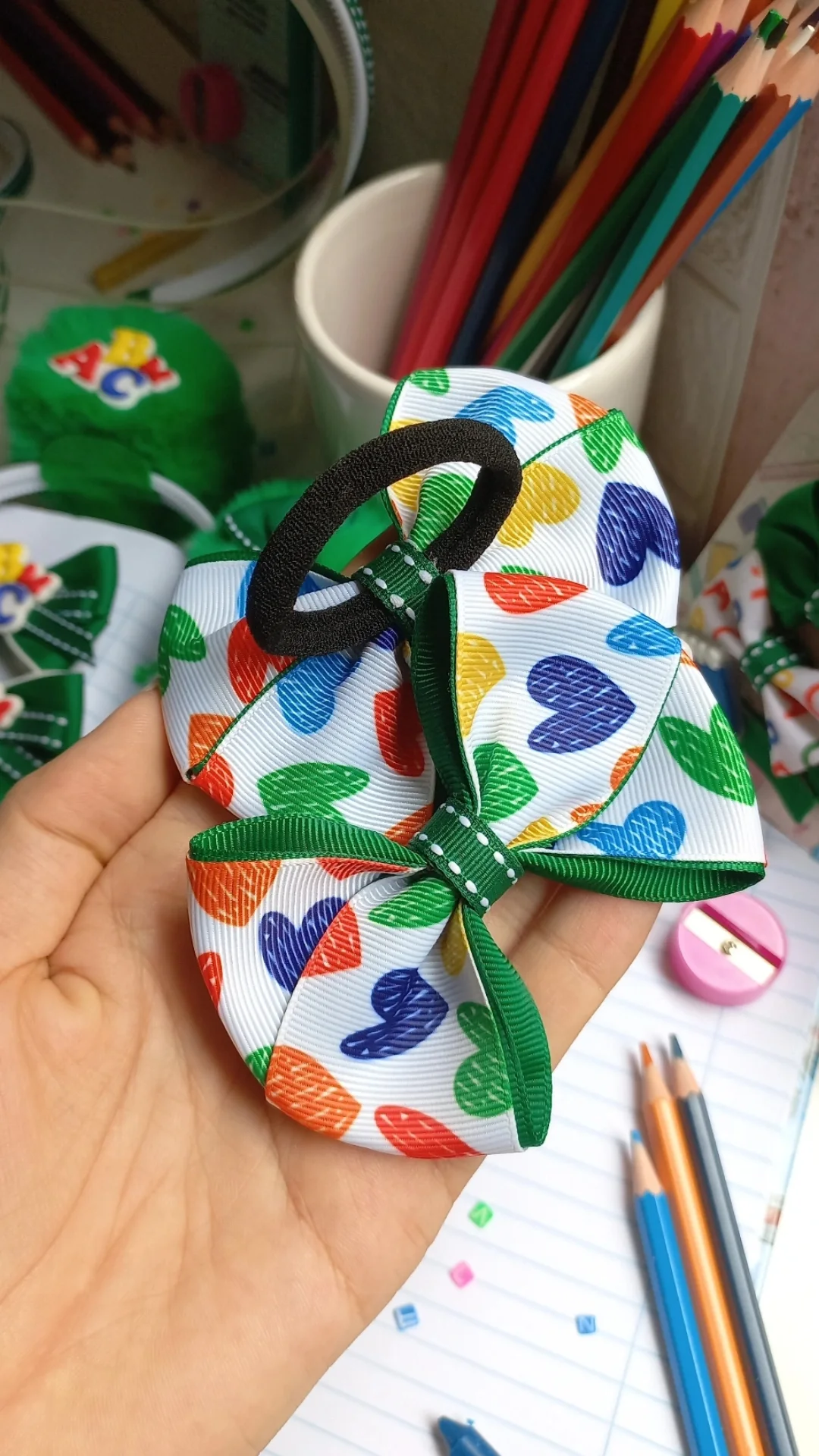 PAR DE XUXINHA CORAÇÃO ( INFORMAR A COR DO UNIFORME )